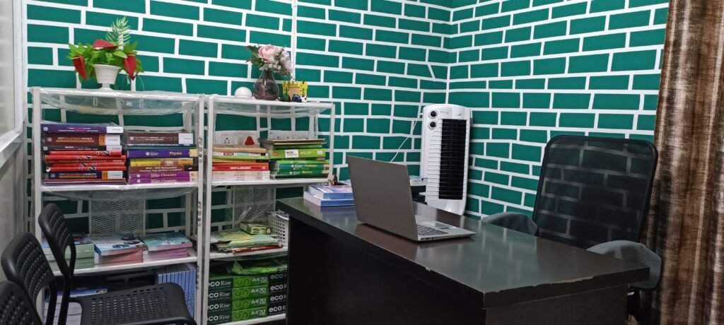 DR.CSR ACADEMY FOR IIT/JEE IN KPHB
